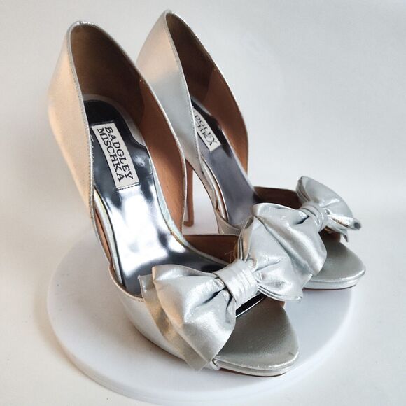 Badgely Mischka D'Orsay Formal Silver Leather Sole Open Toe Bow Heels 6.5 Pumps - Picture 2 of 10